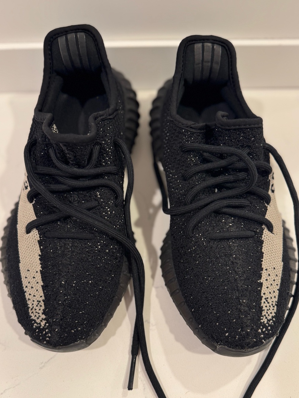 Adidas Yeezy Boost 350 V2 Oreo Men Size 6/ Women Size 7
